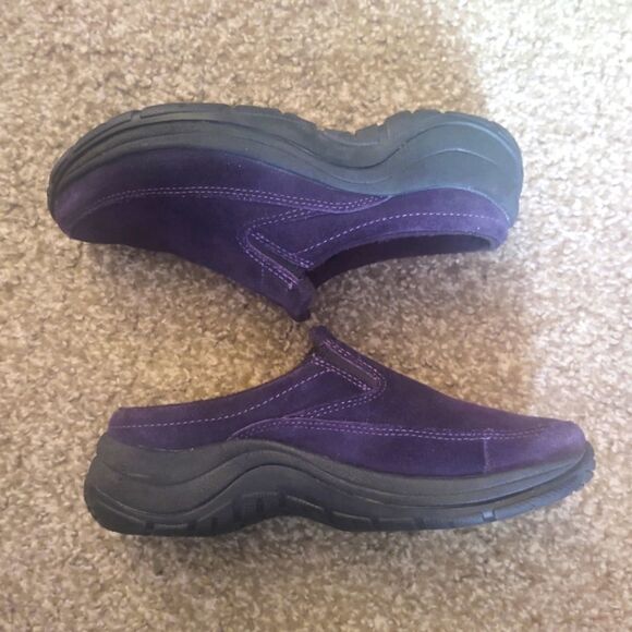 LL Bean Women's Suede Mules/Clogs Size 6 Purple, PRE-OWNED In great condition - Picture 1 of 6